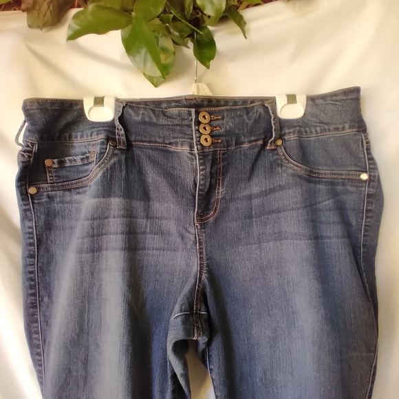 Torrid Denim Jeans Womens Size 20S Slim Fit Tappered Leg Reg Fit Zip - Picture 3 of 10